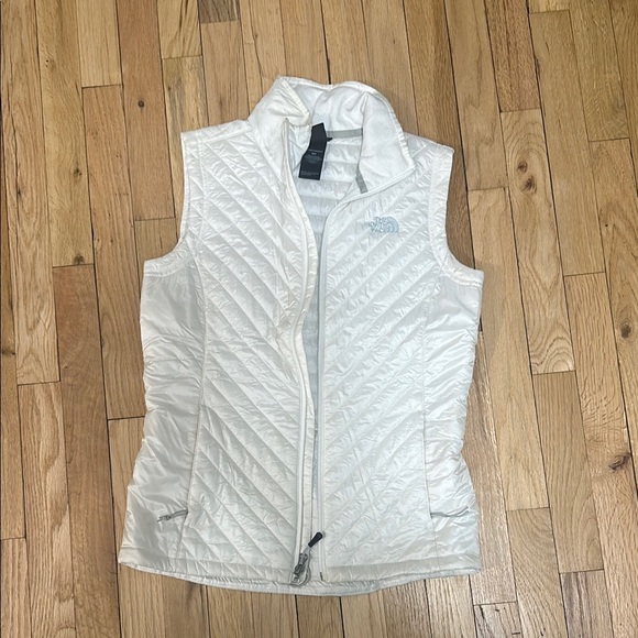 The North Face White Quilted Vest - Picture 1 of 5